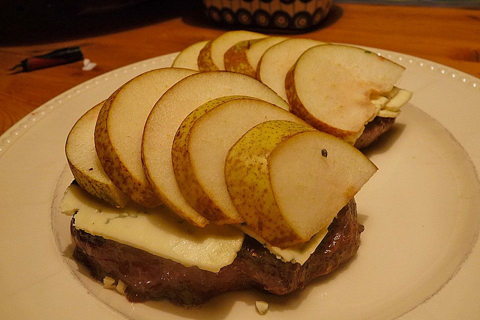 Roquefort - Birnen auf Steaks