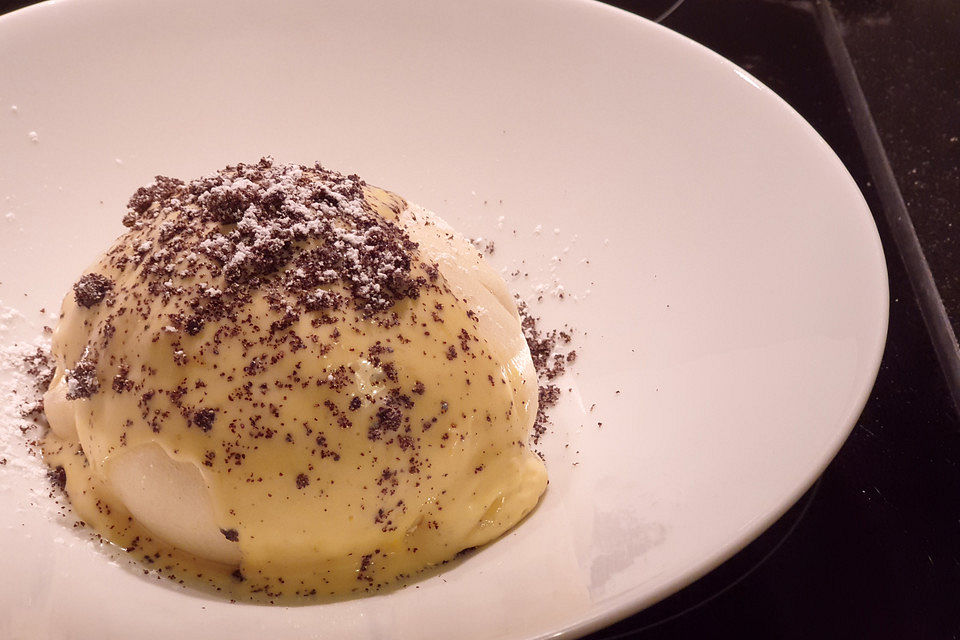 Germknödel mit Vanillesoße und Mohn-Zucker