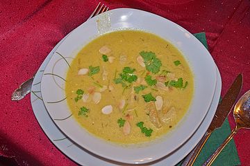 Curry-Rahmsuppe mit Mandelblättchen