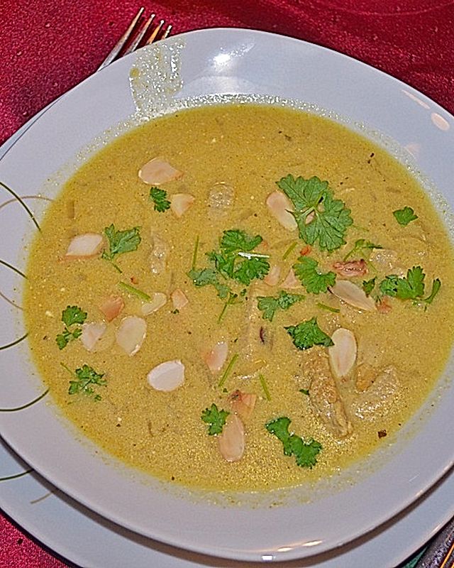 Curry-Rahmsuppe mit Mandelblättchen