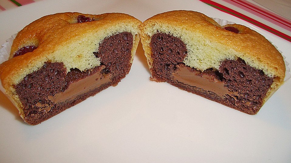 Marmormuffins mit Kirschen und Schokoladenkern von trixily Marmormuffins mit Kirschen und Schokoladenkern von trixily