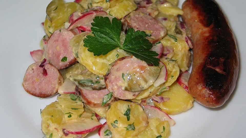 Bratwurst mit Kartoffelsalat