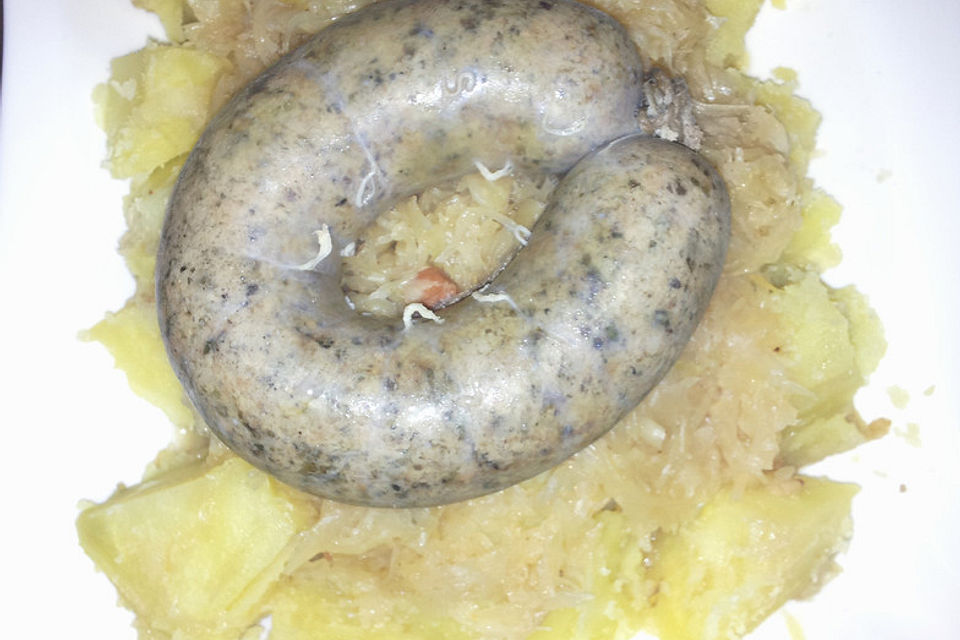 Sauerkraut mit Blut- und Leberwurst