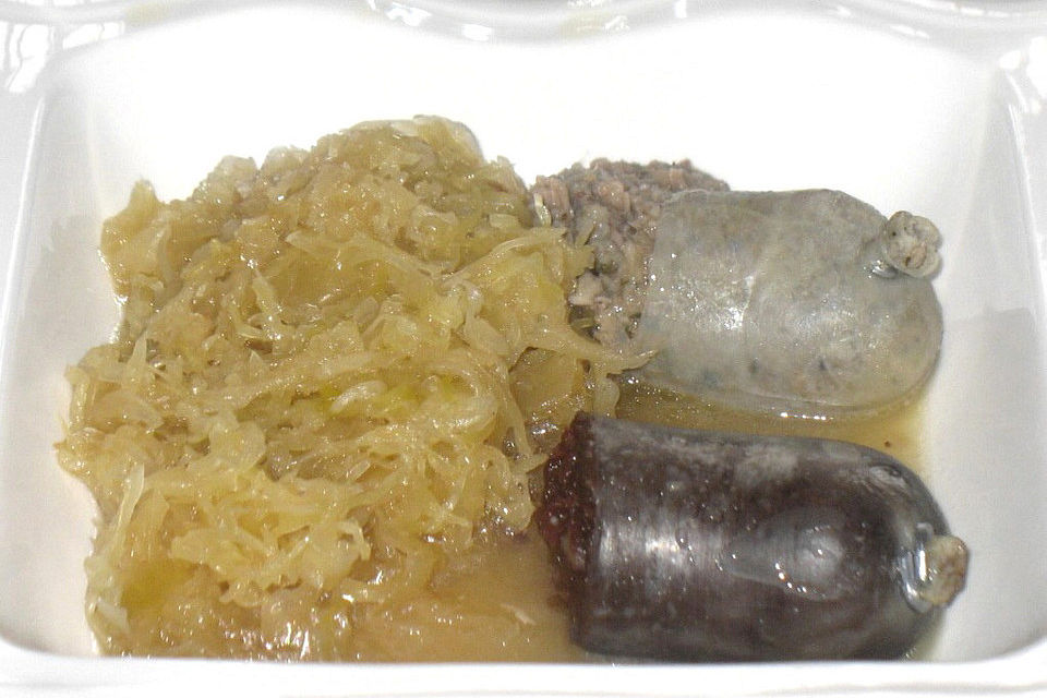 Sauerkraut mit Blut- und Leberwurst