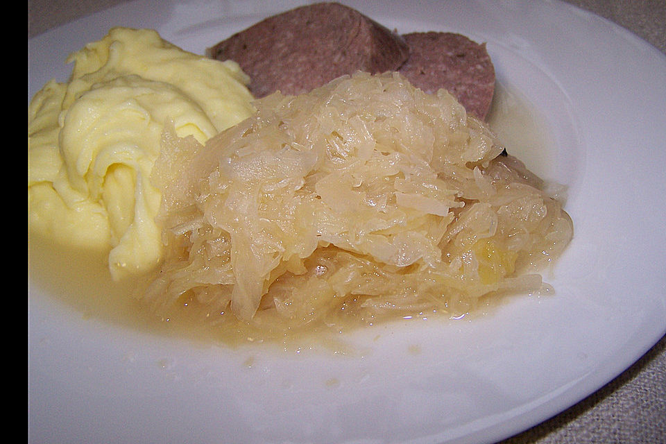 Sauerkraut mit Blut- und Leberwurst