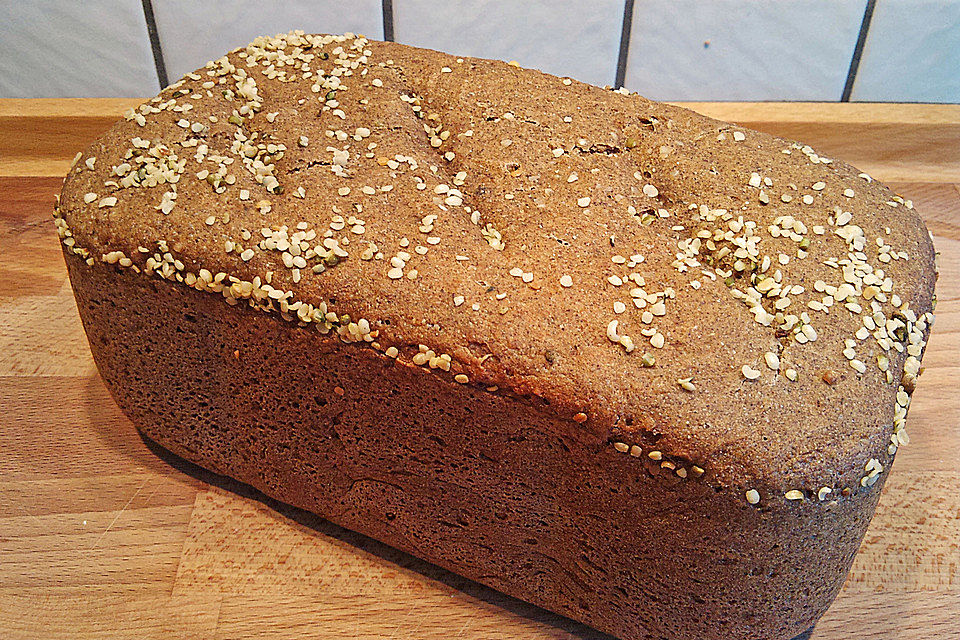 Dinkel-Hanf-Brot