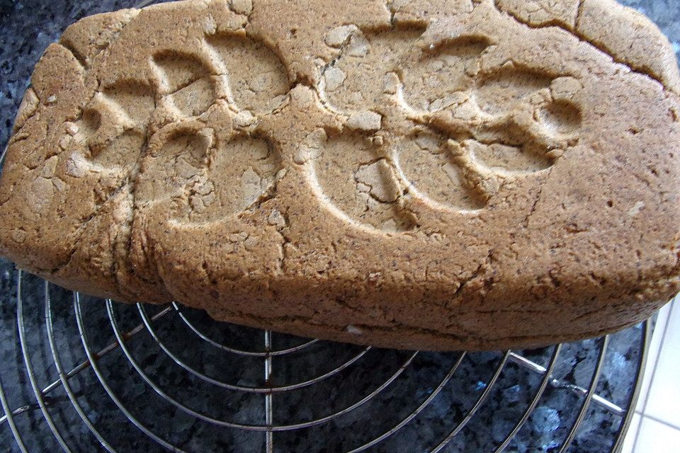 Dinkel-Hanf-Brot