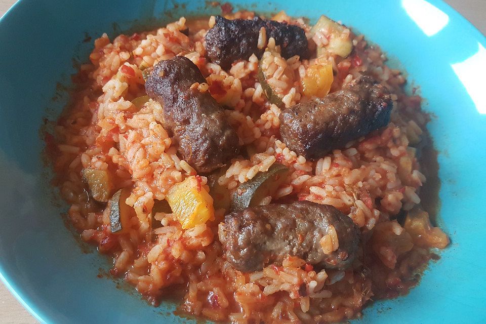 Cevapcici mit Zucchinireis und Ajvar