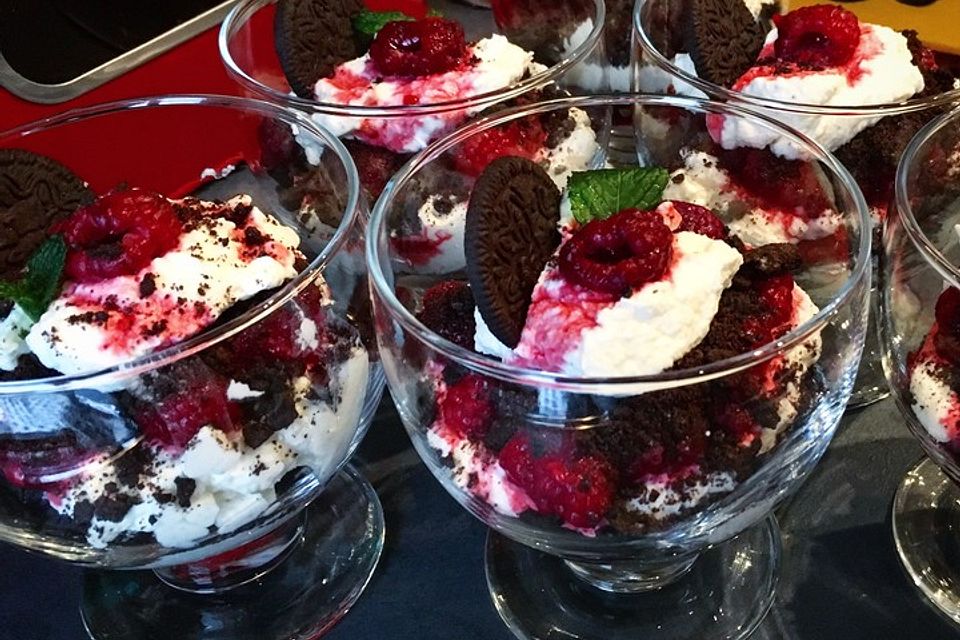 Oreo-Erdbeer-Trifle