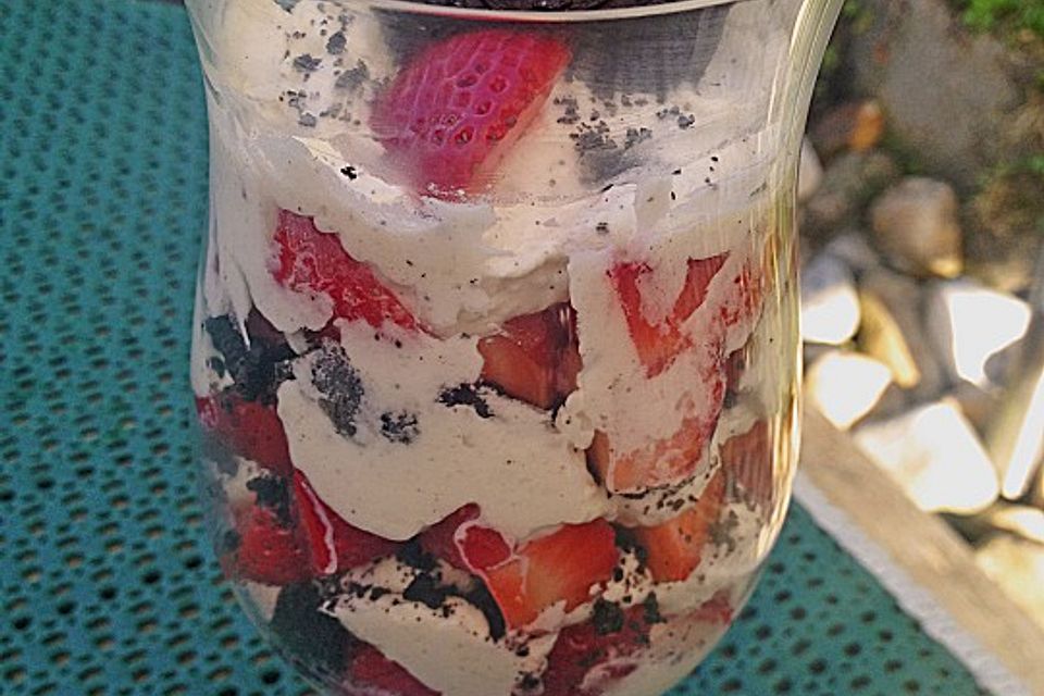 Oreo-Erdbeer-Trifle