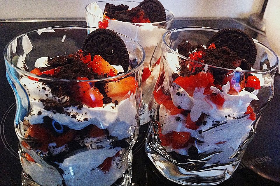 Oreo-Erdbeer-Trifle