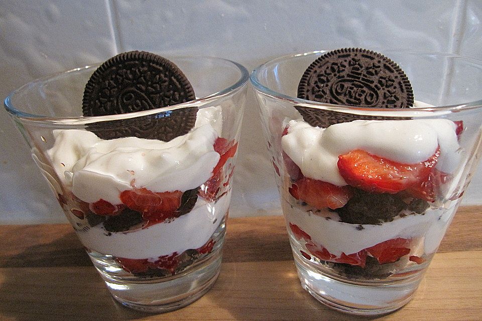 Oreo-Erdbeer-Trifle