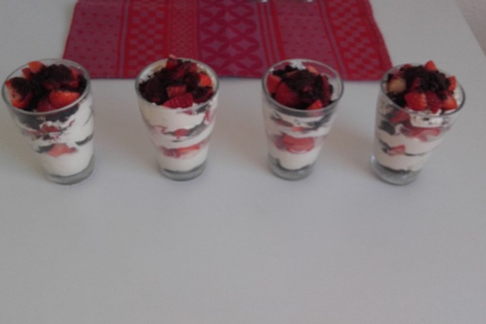 Oreo-Erdbeer-Trifle