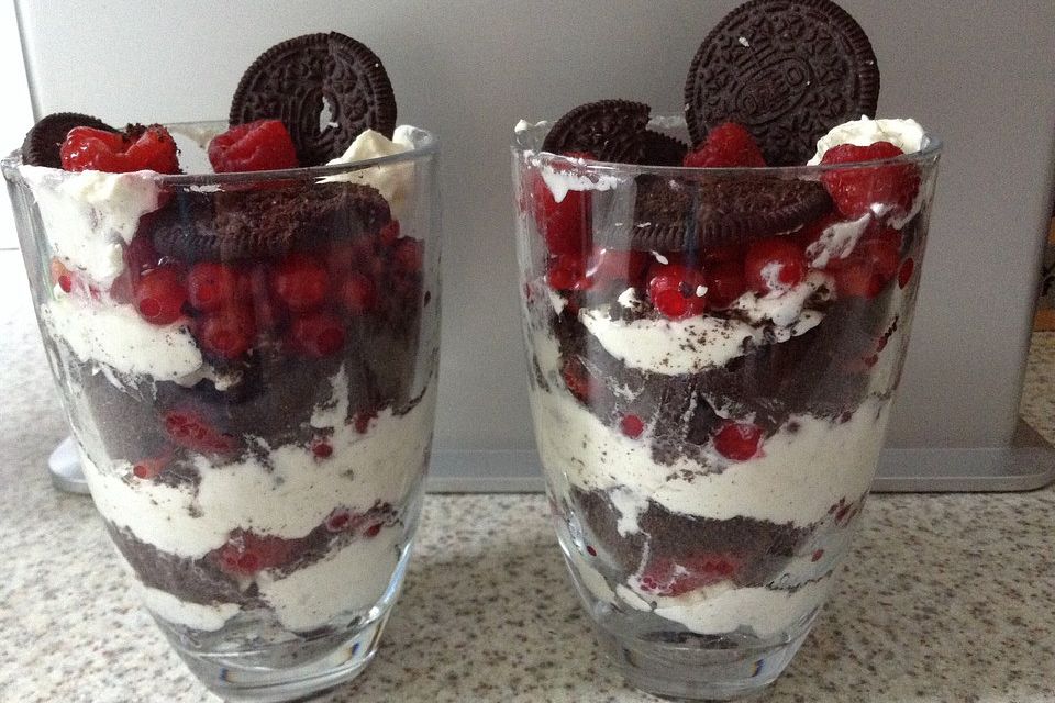 Oreo-Erdbeer-Trifle