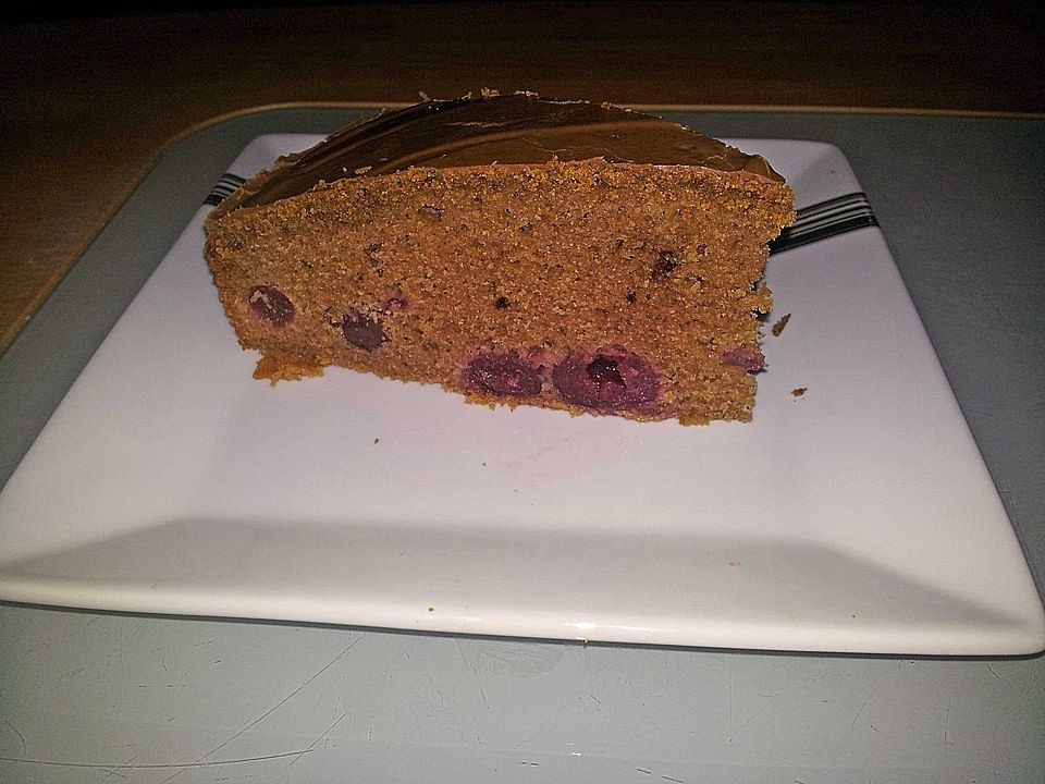 Schokoladenkuchen mit Schattenmorellen von Makke95| Chefkoch