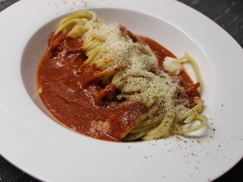 Spaghetti mit Tomaten-Käse Soße von skatertine| Chefkoch