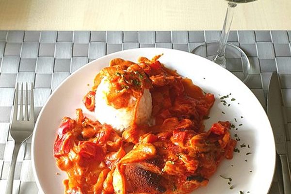 Hähnchenbrust in Tomaten-Paprika-Zwiebelsoße von mitternachstvampir ...