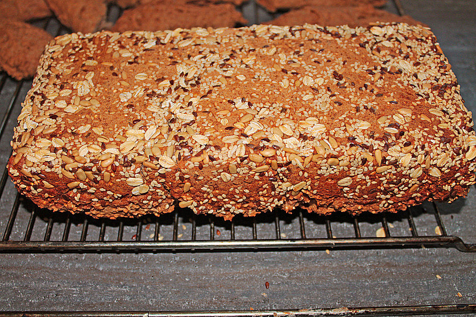 Mehrkorn-Saaten-Brot