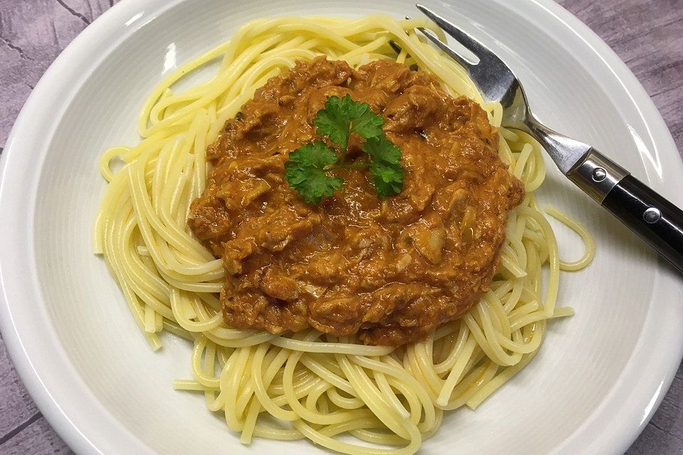 Spaghetti mit Thunfisch-Tomaten-Sahnesoße