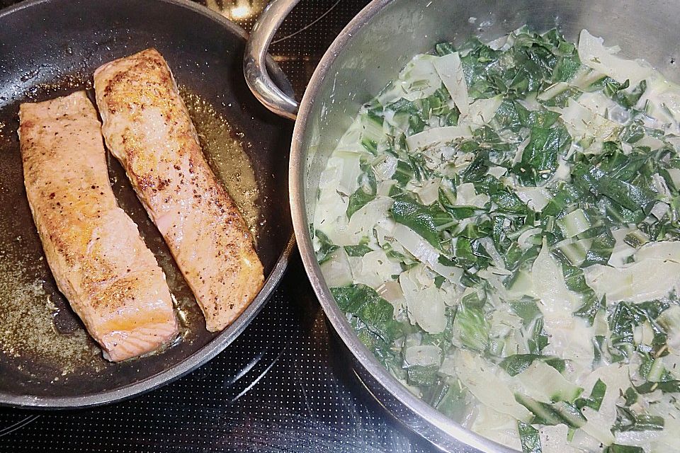 Fischfilet mit Mangold und Pinienkernen