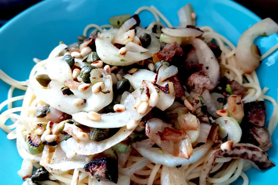 Spaghetti mit Fenchel, Kapern und Chapelure