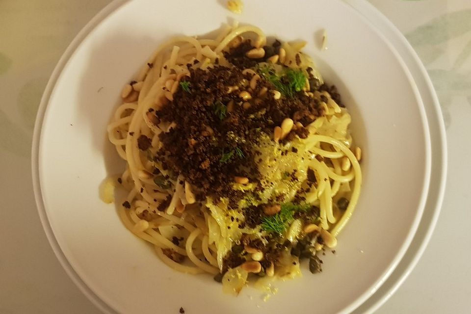 Spaghetti mit Fenchel, Kapern und Chapelure