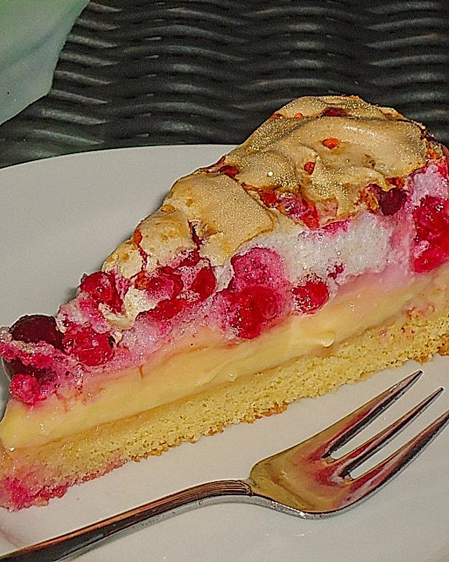 Johannisbeer-Pudding-Baiser Kuchen