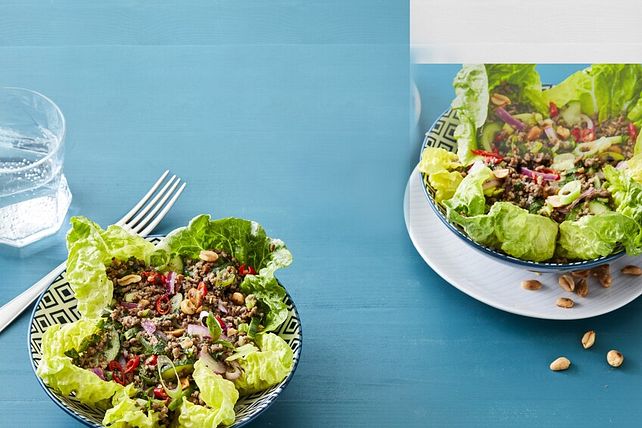 Lab Nua - Salat von Rinderhackfleisch und Kräutern