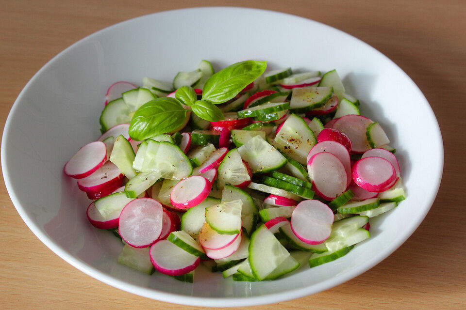 Gurken-Radieschen-Salat