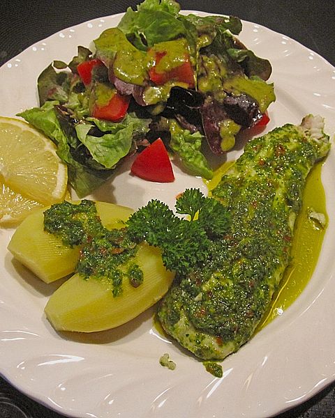 Fisch mit Peperoni-Petersilienmarinade