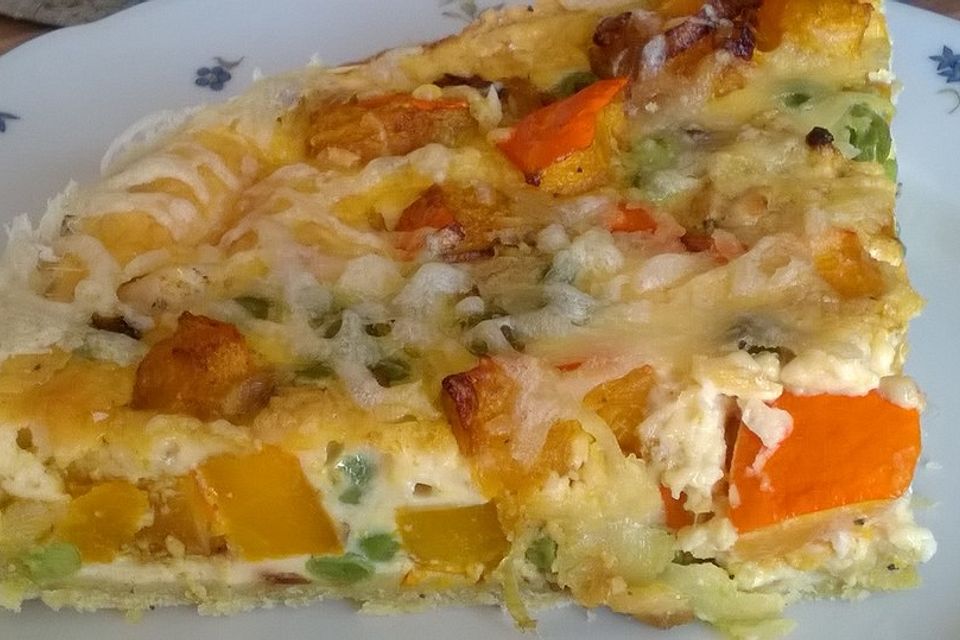 Hähnchen-Quiche mit Kürbis, Curry und Erbsen