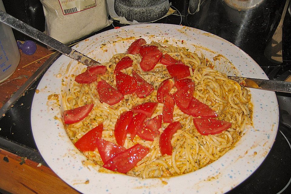 Spaghetti mit Pesto rosso