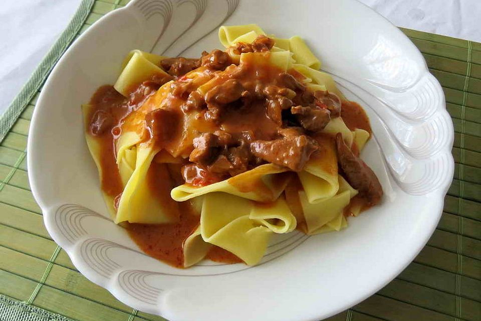 Kalbsgeschnetzeltes in Tomaten-Rahm