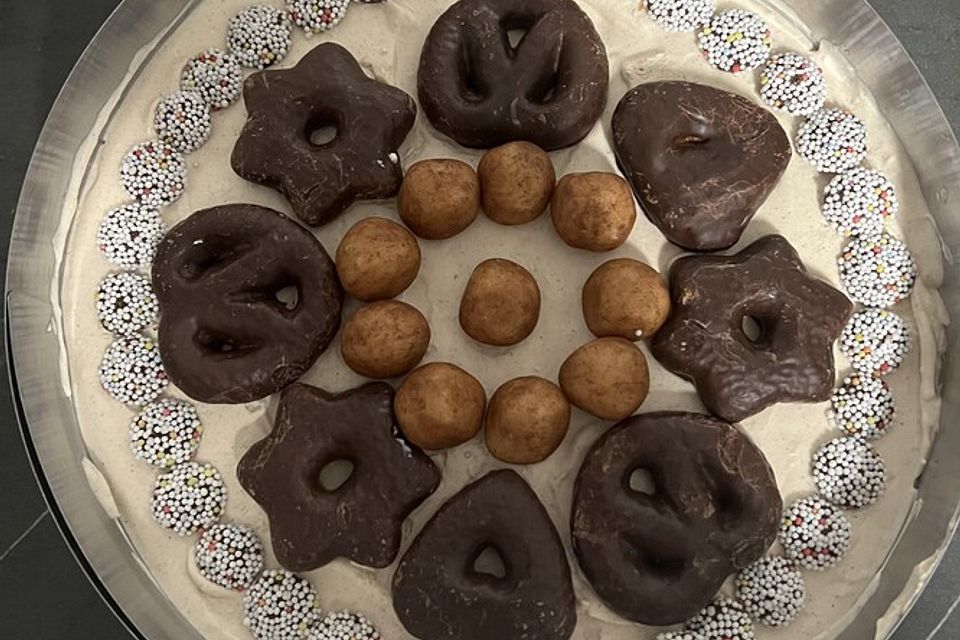 Weihnachtstorte mit Spekulatius und Lebkuchen