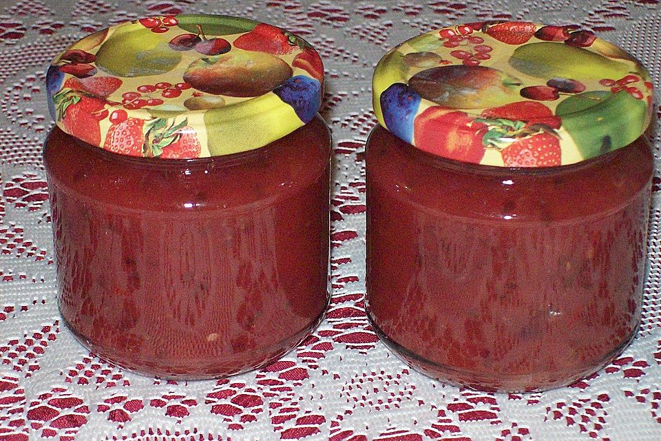 Chutney mit schwarzen Johannisbeeren und Birne