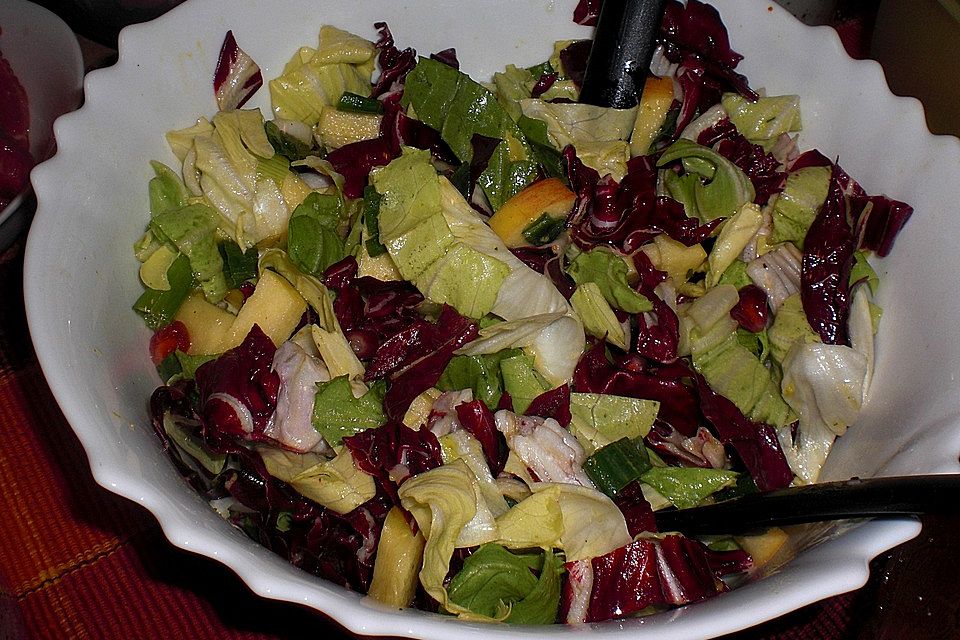 Apfel-Endivien-Salat mit Senfdressing