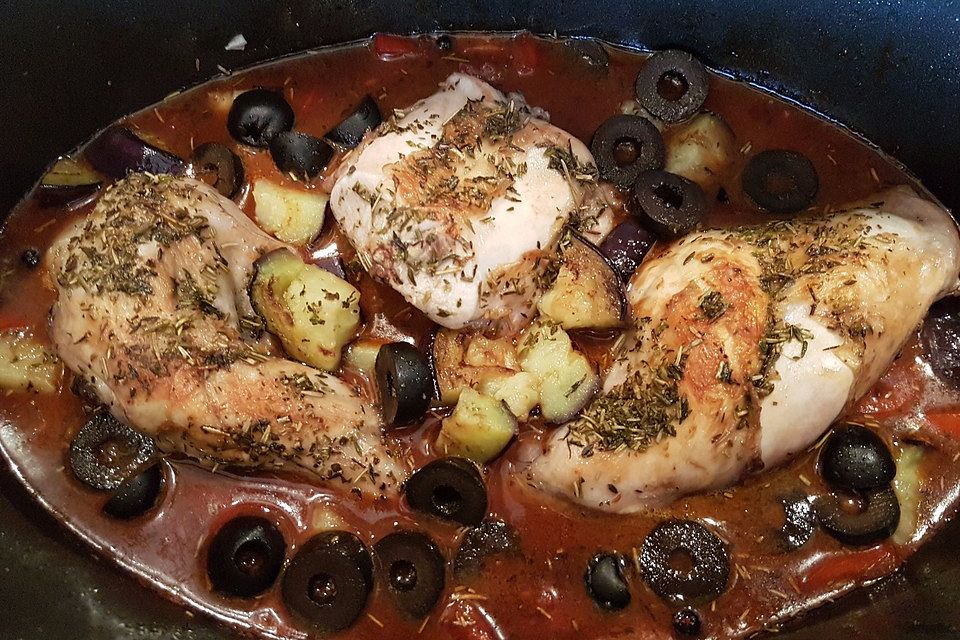 Kaninchen in Tomaten - Rotweinsauce (Maltesische Nationalspezialität)