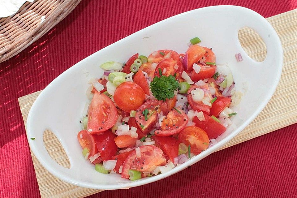 Tomaten-Zwiebel-Salat