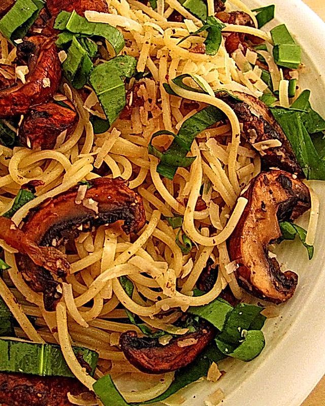 Bärlauch-Spaghetti mit Pilzen