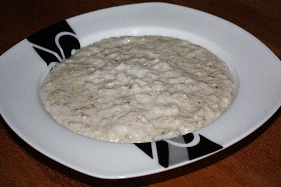 Porridge oder Haferbrei aus der Mikrowelle