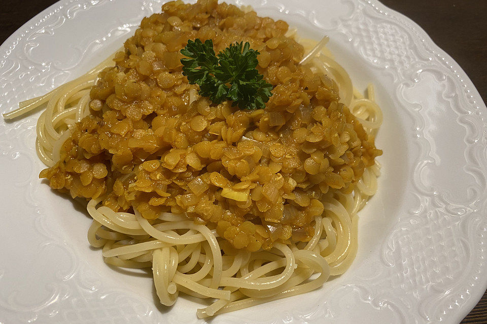 Rote Linsen-Curry mit Spaghetti