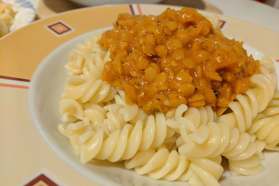 Rote Linsen-Curry mit Spaghetti