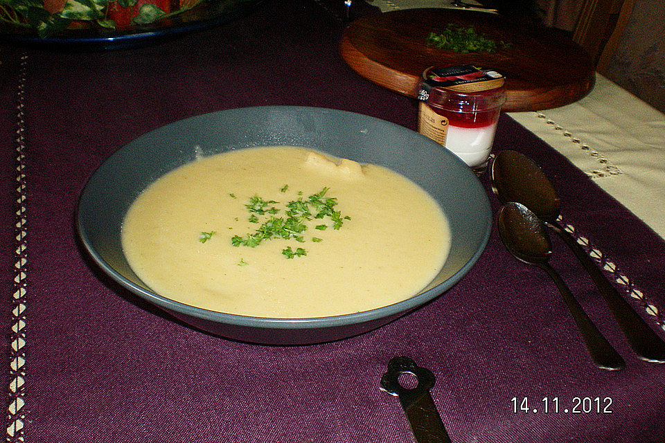 Deftige Steckrübensuppe mit Curry