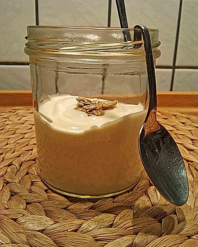 Joghurt-Öl-Nussmus-Ahornsirup Dessert