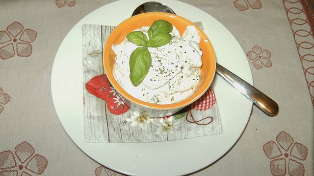 Basilikum-Schmand-Dip von Der-Baeckerbursche