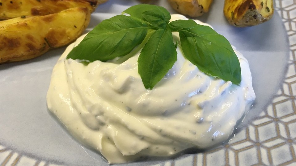 Basilikum-Schmand-Dip von Der-Baeckerbursche