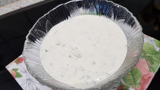 Basilikum-Schmand-Dip von Der-Baeckerbursche