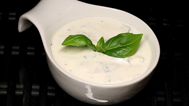 Basilikum-Schmand-Dip von Der-Baeckerbursche