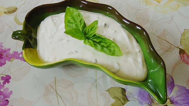 Basilikum-Schmand-Dip von Der-Baeckerbursche