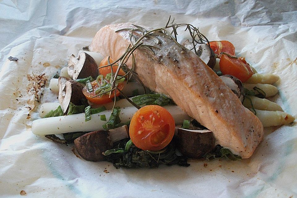 Lachs-Gemüse-Päckchen